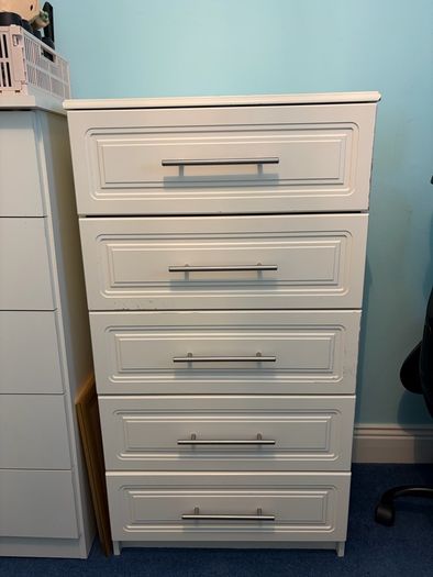 Chest of drawers