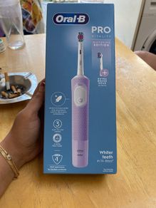 New tooth brush ORAL B whiter teeth 14days