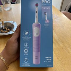 New tooth brush ORAL B whiter teeth 14days
