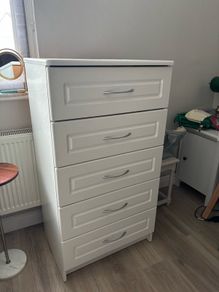 Chest of drawers