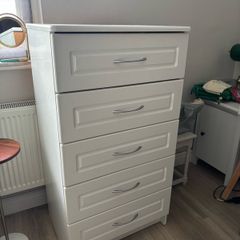 Chest of drawers