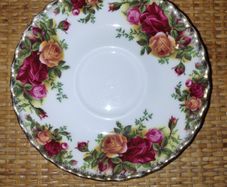 Royal Albert Old Country Roses saucer
