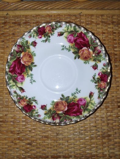 Royal Albert Old Country Roses saucer