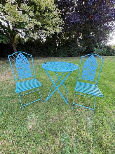 Teal metal garden set (new)