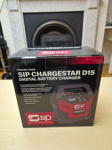 Car battery charger, NEW