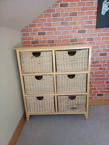 Dresser with 6 wicker baskets