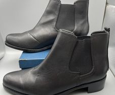 Autograph Womens Leather Pull-On Chelsea Boots - SZ 5.5 BNWT