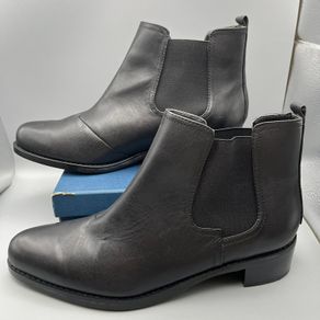 Autograph Womens Leather Pull-On Chelsea Boots - SZ 5.5 BNWT