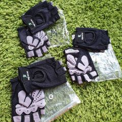 Gym gloves. Fingerless gloves. Cycling gloves. Work gloves. Carpenter gloves. Weightlifting. Workout. Fitness. Bodybuilding
