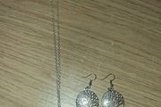 necklace and earrings tree design