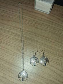 necklace and earrings tree design