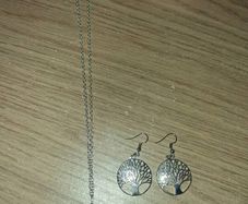 necklace and earrings tree design