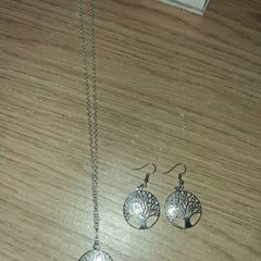 necklace and earrings tree design