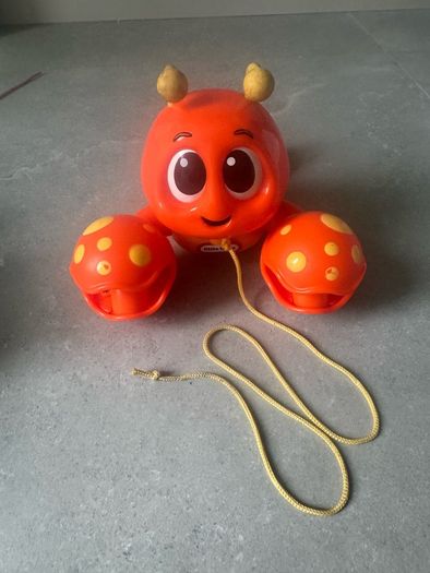 Little tiles pull along lobster