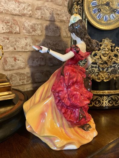 Royal Doulton figurine "Belle