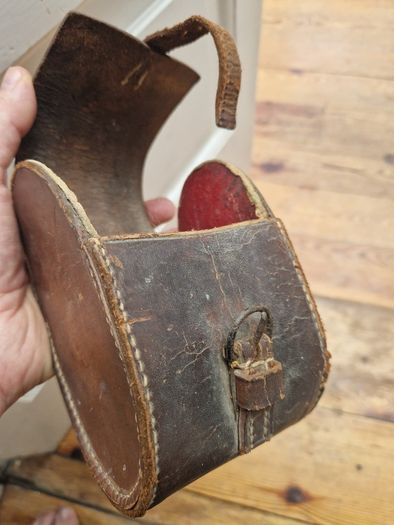 Rough Estimate of 35/40 grams of Antique Silver Brushes and Leather Case