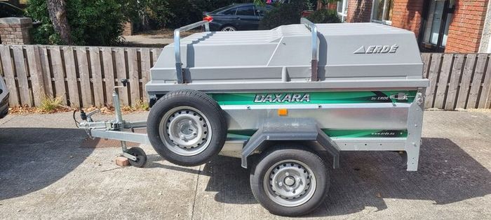 Erde Daxara 198 Trailer with lockable cover and roof bars