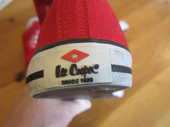Lee Cooper   red size 2