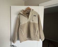 Patagonia men's hooded fleece jacket beige size M
