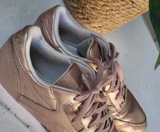REEBOK Classics Rose Gold Edition Sz 7UK