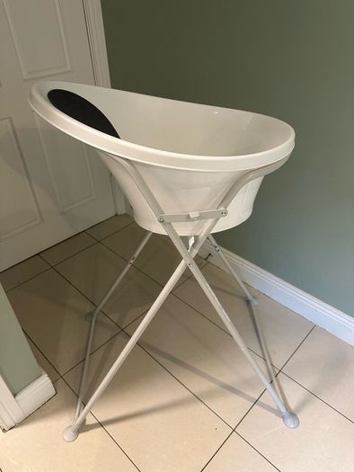 Snuggle baby bath & stand