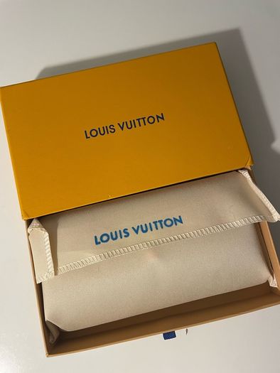 FAKE Louis Vuitton Purse