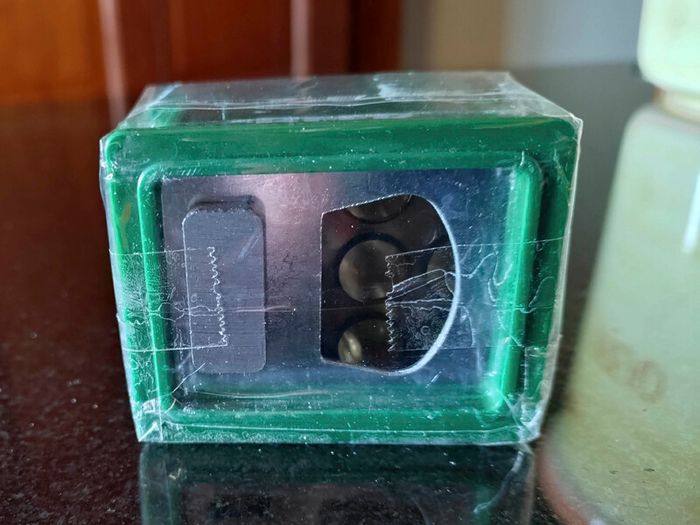 Small Beer Crate Bottle Opener, With Magnet (brand New).