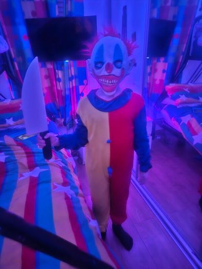 Scaey clown costume