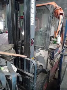 Electric forklift