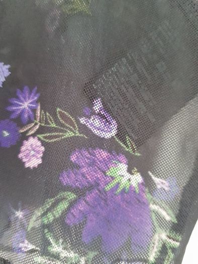 Reduced black/ floral top size M
