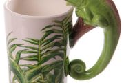 BRAND NEW Chameleon Ceramic Shaped Handle Mug