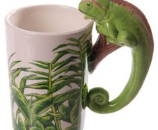 BRAND NEW Chameleon Ceramic Shaped Handle Mug
