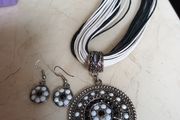 Costume  Necklace &amp; Matching  Earrings.  Length  - 10"..
