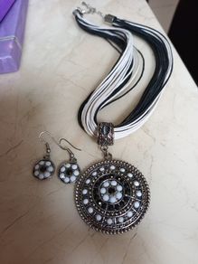 Costume  Necklace & Matching  Earrings.  Length  - 10"..