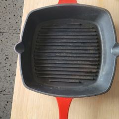 Cast iron pan