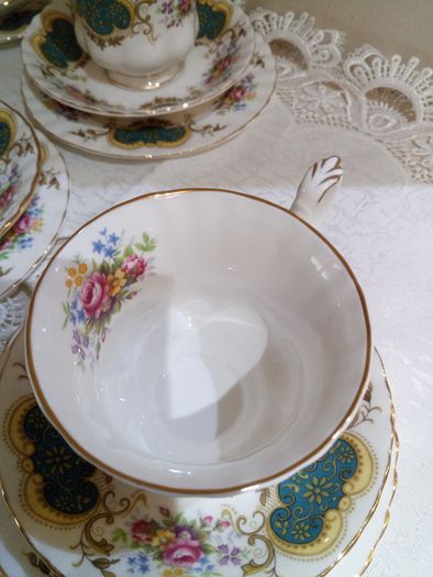 Vintage Royal Albert " Berkeley"  22 pieces Tea Set Fine Bone China