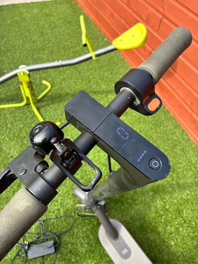 Xiaomi Mi Electric Scooter