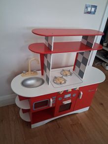 Toy kitchen