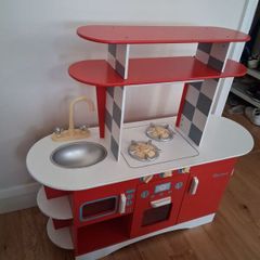Toy kitchen
