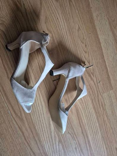 Blush color Sandals size 43