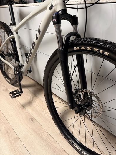 GIANT Talon 2 Hardtail Bike (Like NEW)
