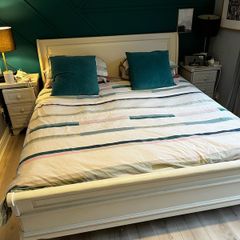 Gorgeous Queen Size solid wood bed