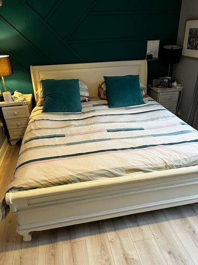 Gorgeous Queen Size solid wood bed