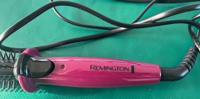 Remington Flexibrush Steam Hair Air blower Styler CB4N.  IMMACULATE. As new.