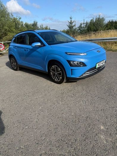 Hyundai kona EV premium 2022 64kw h long range now