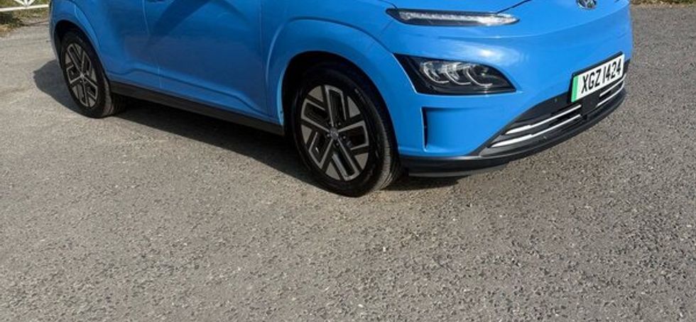 Hyundai kona EV premium 2022 64kw h long range