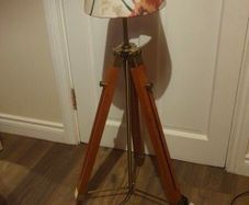 Tripod lamp