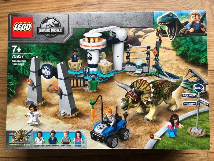 Lego Jurassic World: Triceratops Rampage (75937)