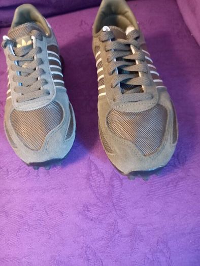addias kaki runners in excellent condition worn once