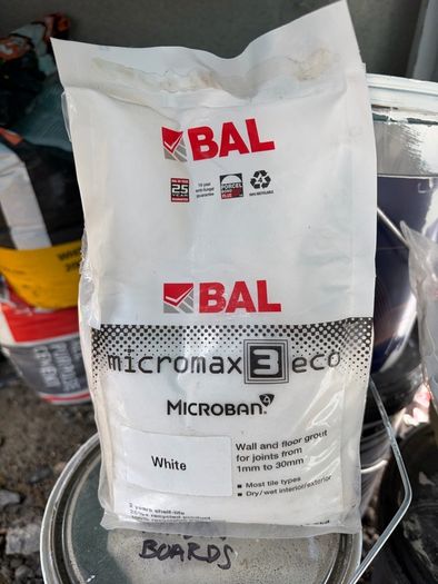 2.5kg bag BAL Micromax3 Eco Wall and Floor Grout in White
